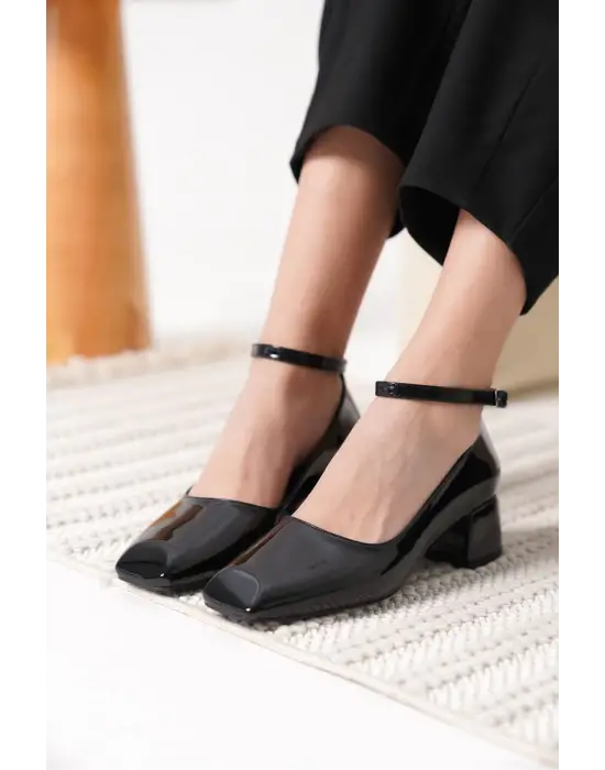 Arilla Siyah Rugan Kadın Topuklu Ayakkabı