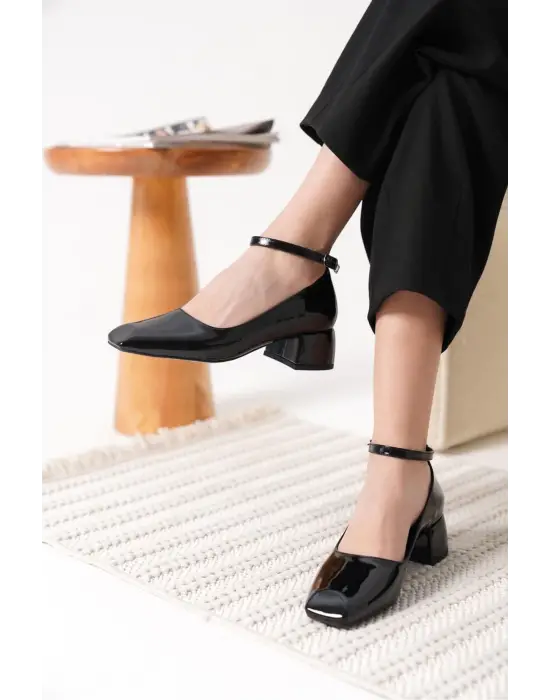 Arilla Siyah Rugan Kadın Topuklu Ayakkabı