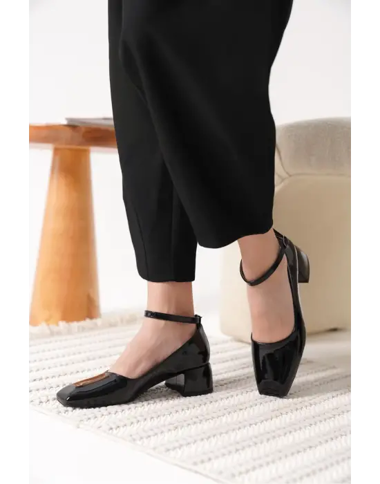 Arilla Siyah Rugan Kadın Topuklu Ayakkabı