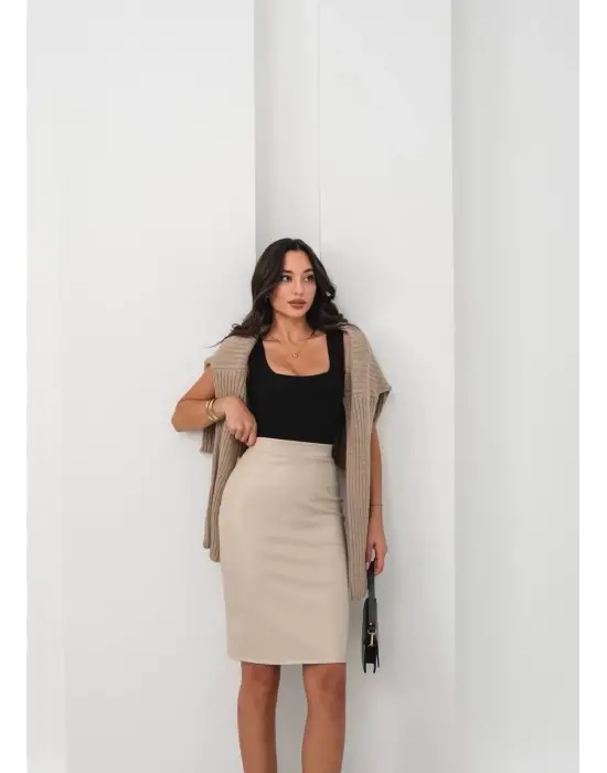 Arkadan Yırtmaçlı Kalem Etek Bej