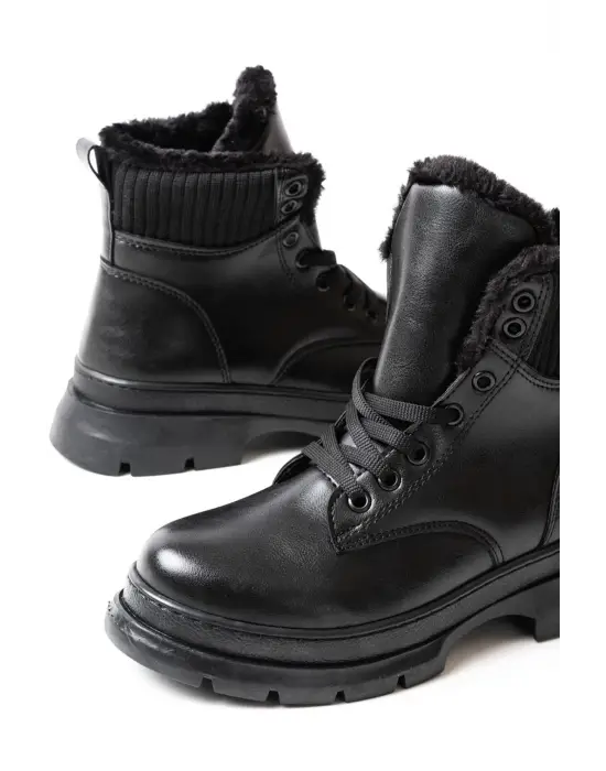 Siyah Bağcıklı Günlük Kadın Bot