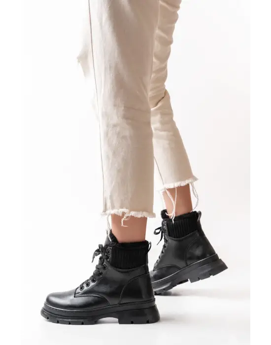 Siyah Bağcıklı Günlük Kadın Bot