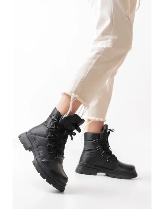 Siyah Bağcıklı Su Geçirmez Kadın Kar Botu