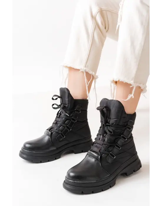 Siyah Bağcıklı Su Geçirmez Kadın Kar Botu