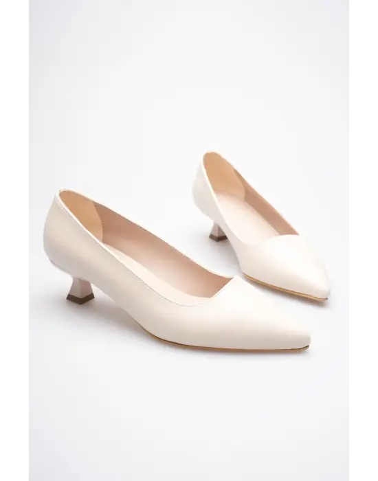Bej Kadın Günlük Kısa Topuklu Stiletto Ayakkabı TR20MS03B