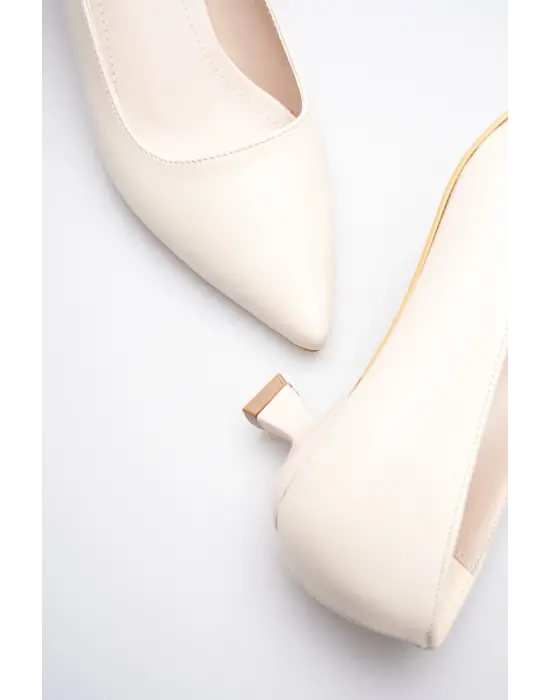 Bej Kadın Günlük Kısa Topuklu Stiletto Ayakkabı TR20MS03B
