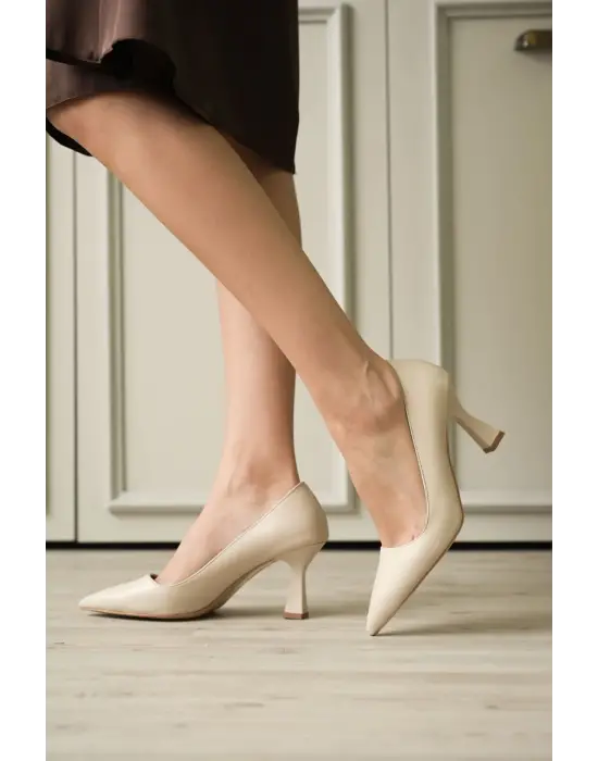 Bej Sivri Burun Orta Topuklu Kadın Stiletto TR20MS02C