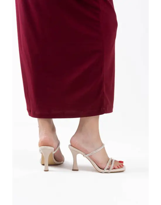 Bej Taşlı İnce Bantlı Kadın Topuklu Terlik TR20MY01C