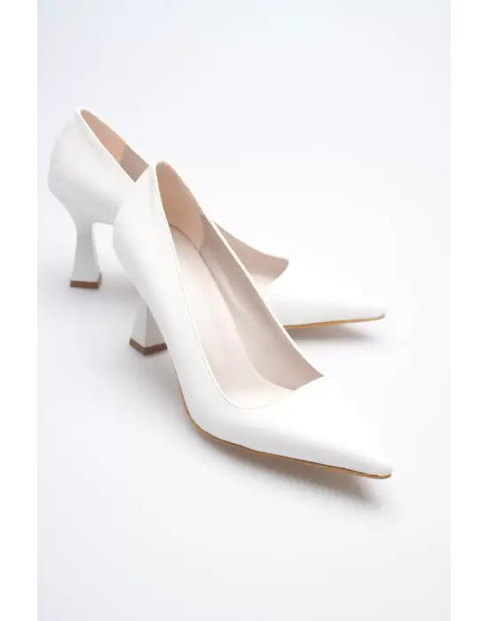 Beyaz Sivri Burun Orta Topuklu Kadın Stiletto TR20MS02B