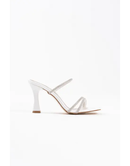 Beyaz Taşlı İnce Bantlı Kadın Topuklu Terlik TR20MY01B
