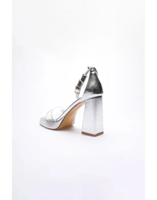 Kadın Gümüş Topuklu Sandalet TR12MY01E