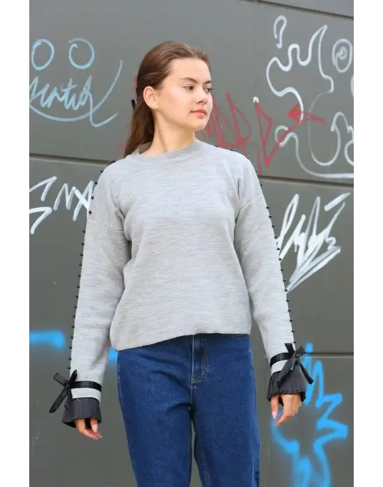 Boncuklu Bile Detaylı Kazak Gri