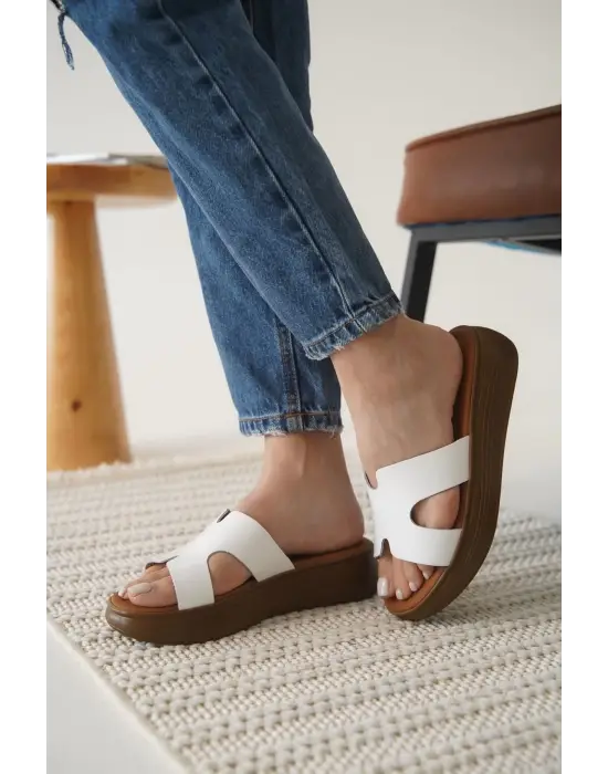 Borlina Beyaz Hakiki Deri Terlik