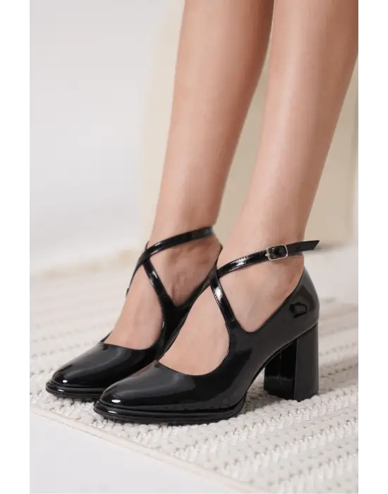 Cali Siyah Rugan Kadın Topuklu Ayakkabı