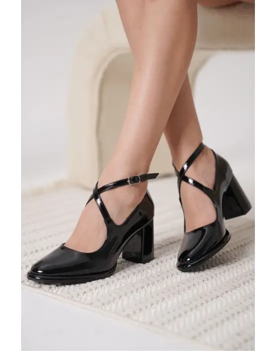 Cali Siyah Rugan Kadın Topuklu Ayakkabı