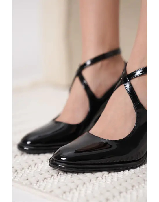 Cali Siyah Rugan Kadın Topuklu Ayakkabı