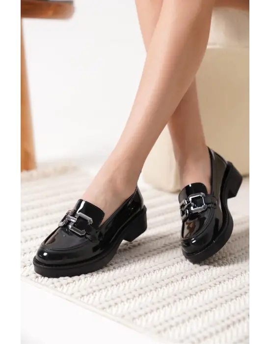 Caro Kadın Rugan Siyah Gümüş Tokalı Loafer