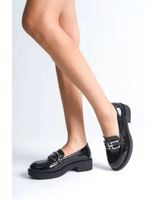 Caro Kadın Rugan Siyah Gümüş Tokalı Loafer