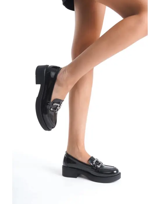 Caro Kadın Rugan Siyah Gümüş Tokalı Loafer