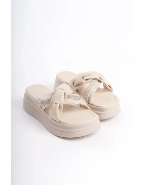 Clara Düz Topuklu Kurdele Desenli Taşlı Kalın Ve Ortopedik Taban Kadın Terlik  Kt - Krem