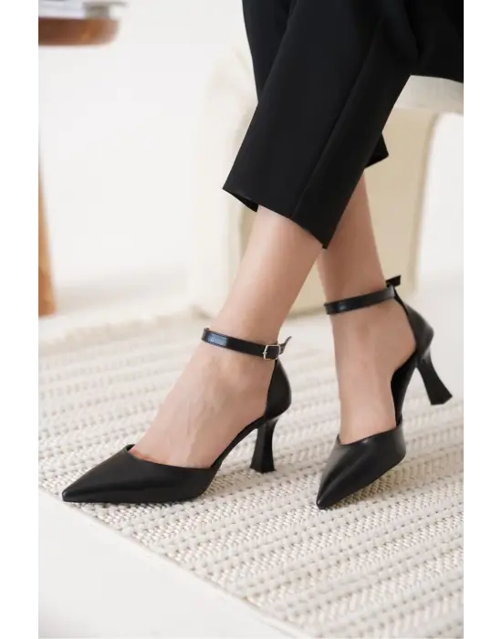 Clara Kadın Siyah Topuklu Ayakkabı