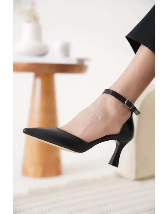 Clara Kadın Siyah Topuklu Ayakkabı