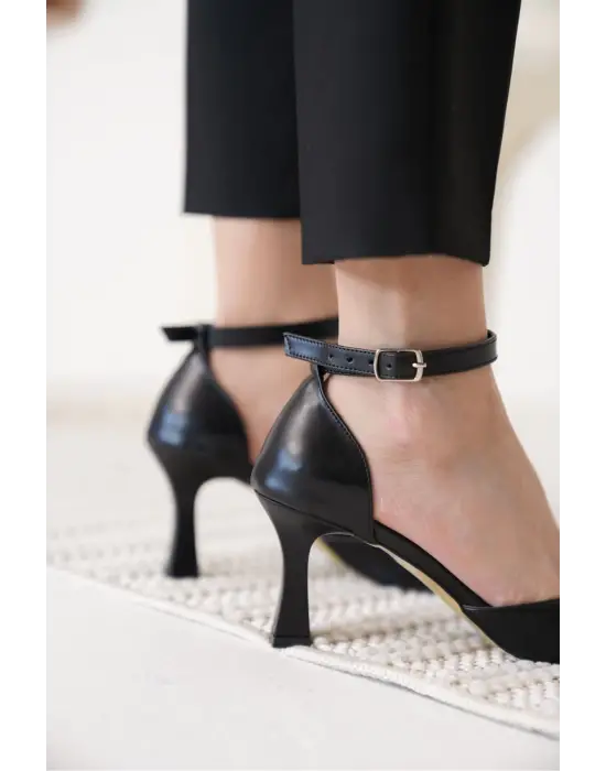 Clara Kadın Siyah Topuklu Ayakkabı