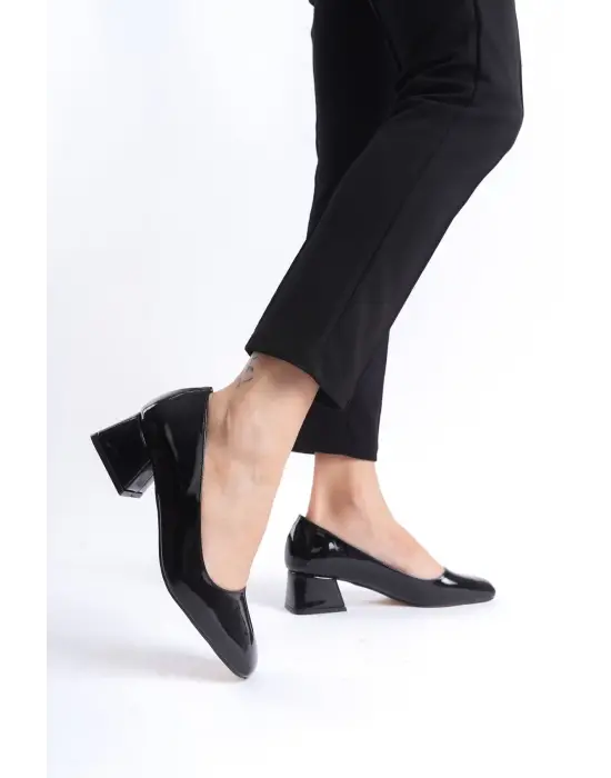 Clay Kadın Siyah Rugan Topuklu Ayakkabı