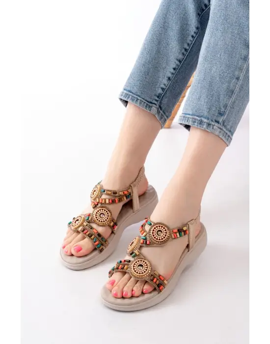 Bej Taşlı Desenli Arka Lastikli Günlük Kadın Sandalet