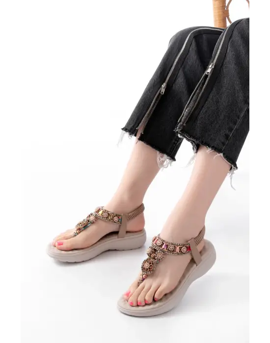 Dm-609 Bej Taşlı Arka Lastikli Parmak Arası Kadın Sandalet