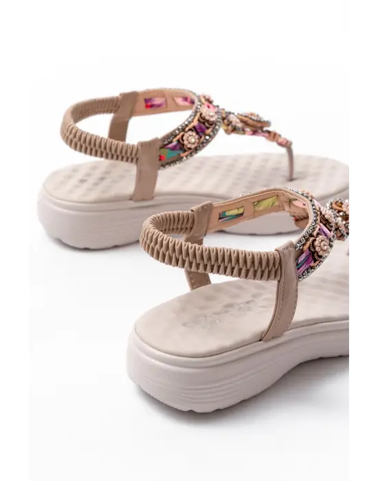 Dm-609 Bej Taşlı Arka Lastikli Parmak Arası Kadın Sandalet
