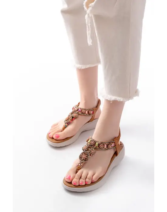 Dm-609 Taba Taşlı Arka Lastikli Parmak Arası Kadın Sandalet