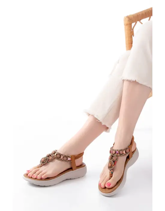 Dm-609 Taba Taşlı Arka Lastikli Parmak Arası Kadın Sandalet