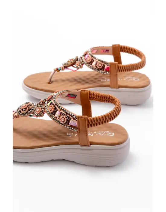 Dm-609 Taba Taşlı Arka Lastikli Parmak Arası Kadın Sandalet