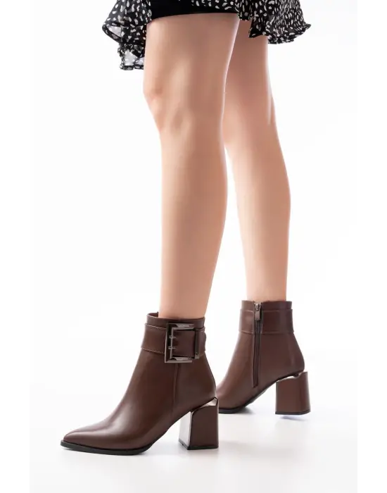 Kahverengi Toka Aksesuarlı Topuklu Fermuarlı Günlük Kadın Bot