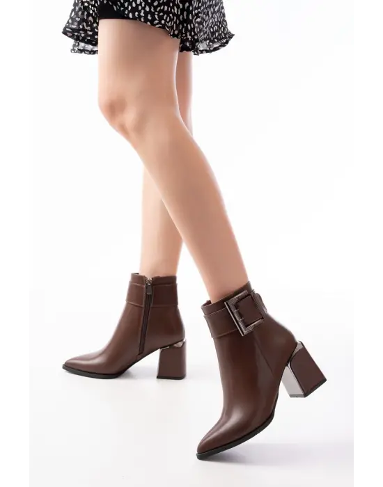 Kahverengi Toka Aksesuarlı Topuklu Fermuarlı Günlük Kadın Bot