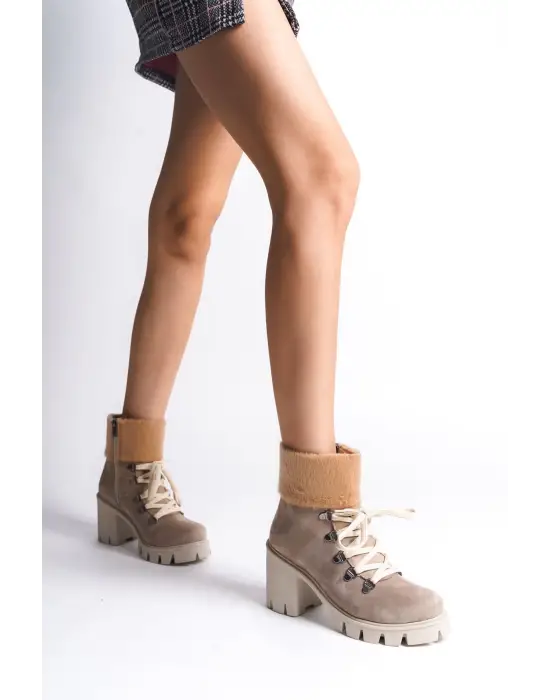 Emma Bağcıklı Fermuarlı Ortopedik Taban Topuklu Kürk Detaylı Süet Kadın Bot Tt - Ten