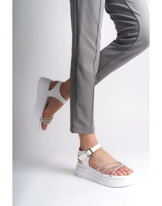 Eva Kalın Tokalı Taşlı Şeritli Ortopedik Taban Kadın Sandalet  Bt - Beyaz