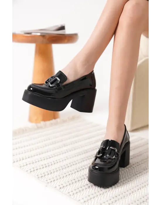 Felice Siyah Rugan Gümüş Tokalı Kadın Loafer