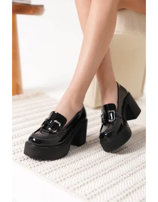 Felice Siyah Rugan Gümüş Tokalı Kadın Loafer