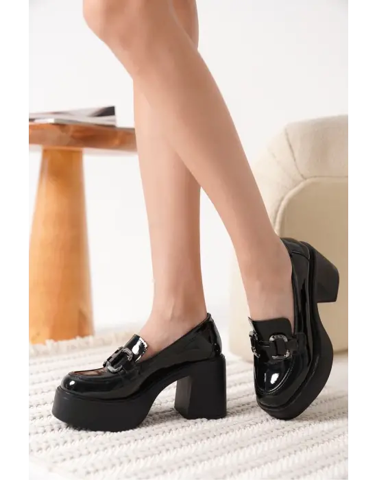 Felice Siyah Rugan Gümüş Tokalı Kadın Loafer