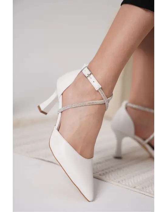 Fiona Taşlı Kadın Beyaz Topuklu Ayakkabı