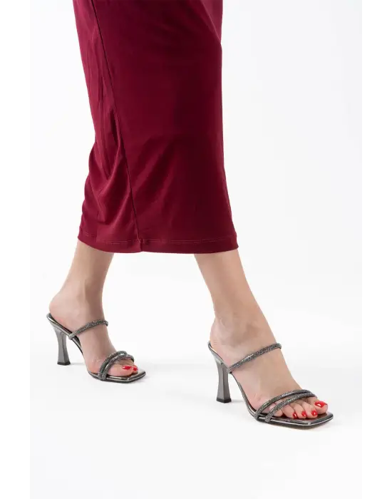 Füme Ayna Taşlı Kadın Topuklu Terlik TR20MY01G