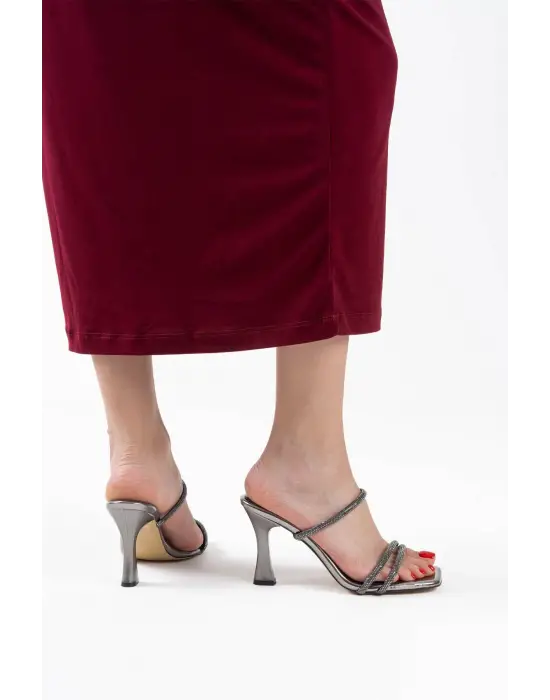 Füme Ayna Taşlı Kadın Topuklu Terlik TR20MY01G