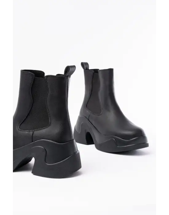 Siyah Yüksek Tabanlı Lastikli Günlük Kadın Bot