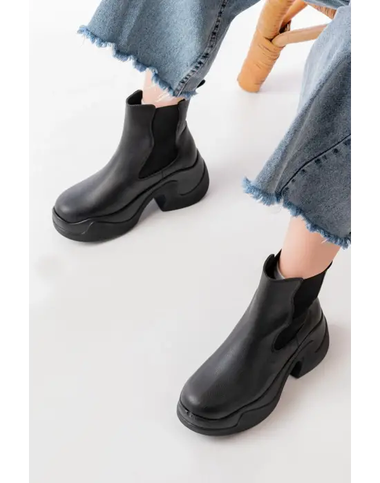 Siyah Yüksek Tabanlı Lastikli Günlük Kadın Bot