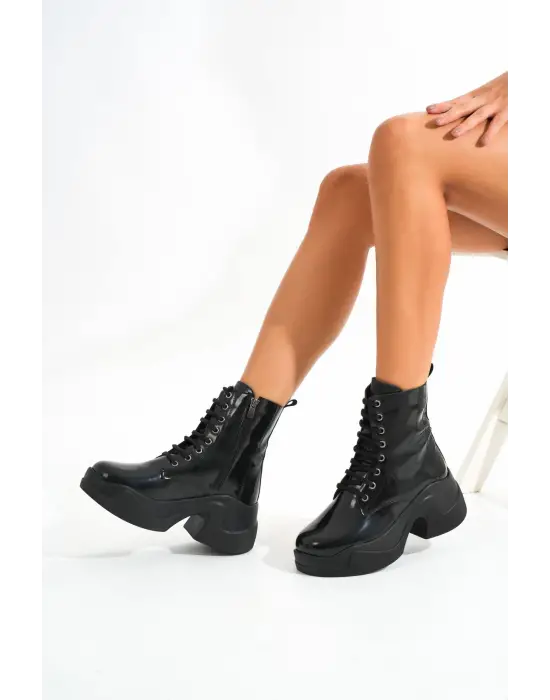 Siyah Rugan Yüksek Tabanlı Bağcıklı Fermuarlı Günlük Kadın Bot
