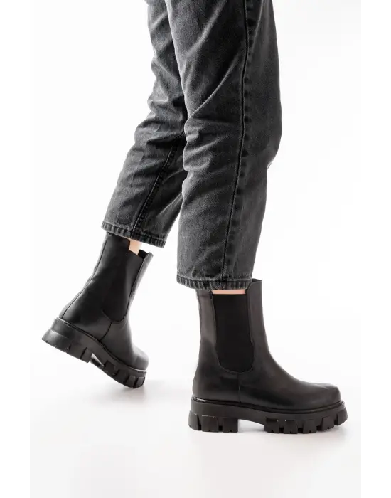 Siyah Yüksek Tabanlı Lastikli Günlük Kadın Bot