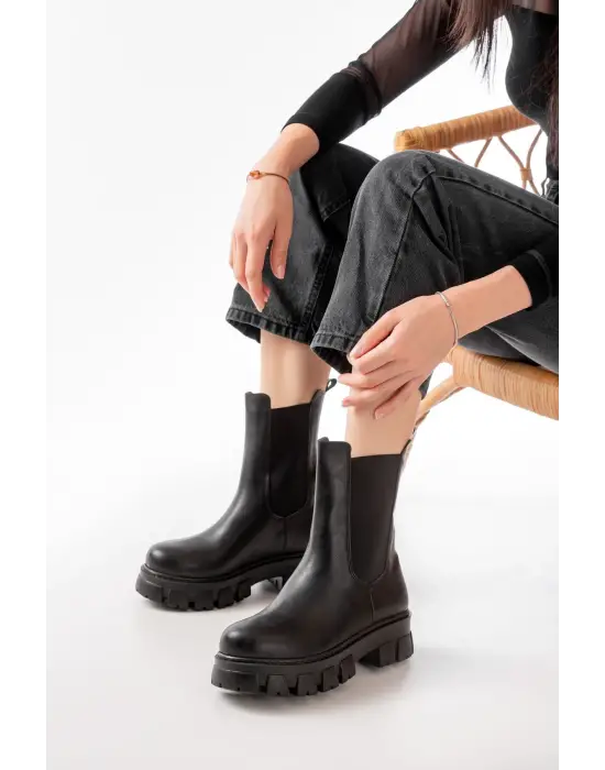 Siyah Yüksek Tabanlı Lastikli Günlük Kadın Bot