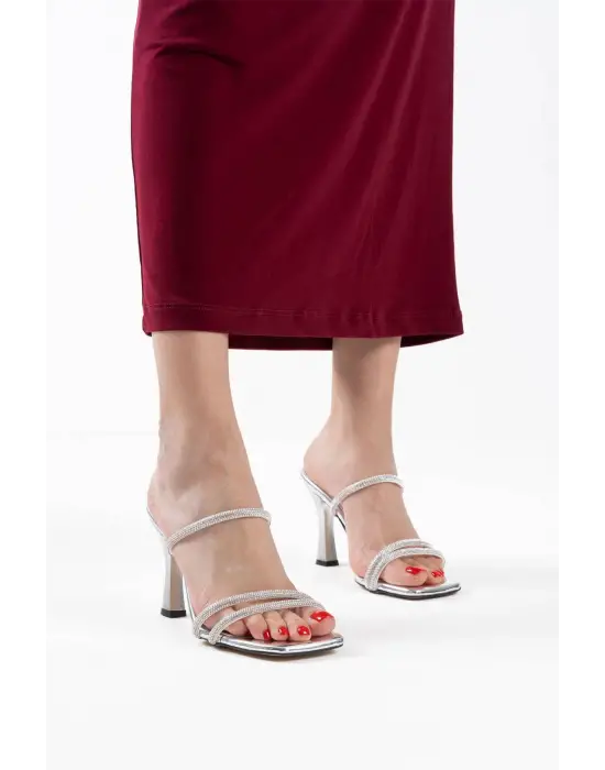 Gümüş Ayna Taşlı Kadın Topuklu Terlik TR20MY01E